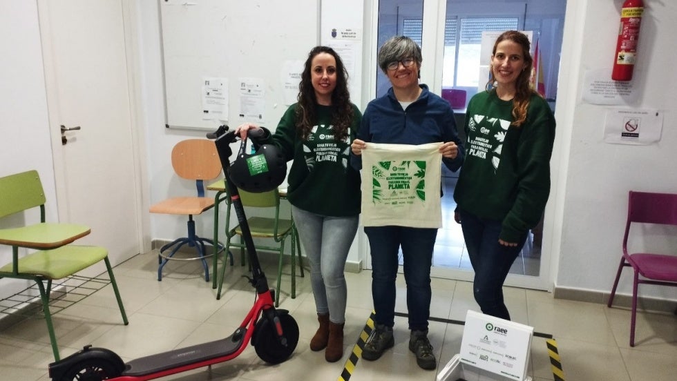 ‘Dona Vida al Planeta’ llega a Cortegana para concienciar sobre el reciclaje de residuos eléctricos
