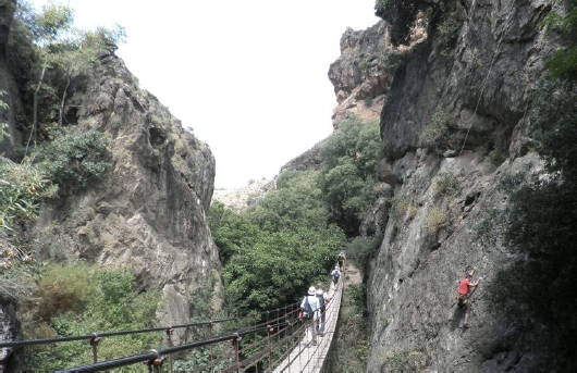 10 rutas de senderismo ideales para disfrutar del otoño en Andalucía
