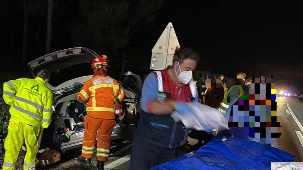 Varios heridos trasladados al hospital tras una salida de vía en la A-486 en la que fallecieron tres caballos
