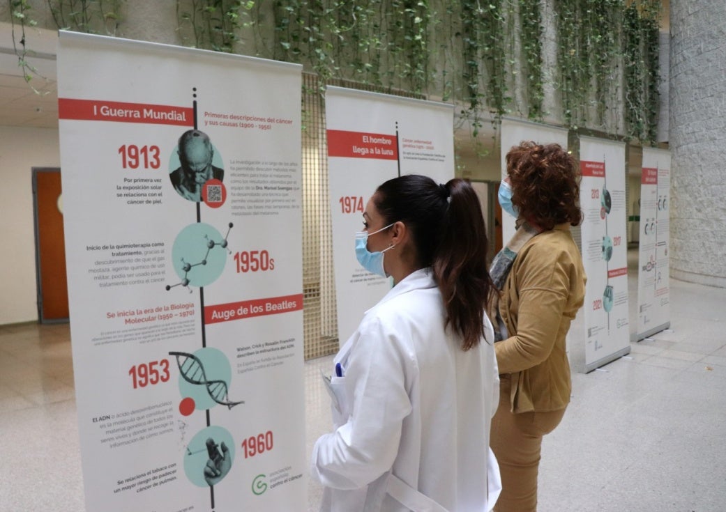 La AECC ofrece en Huelva una exposición de la investigación en cáncer