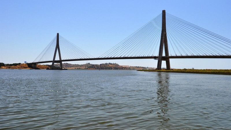 Controles de alcoholemia en el Puente del Guadiana con premio para los que den negativo
