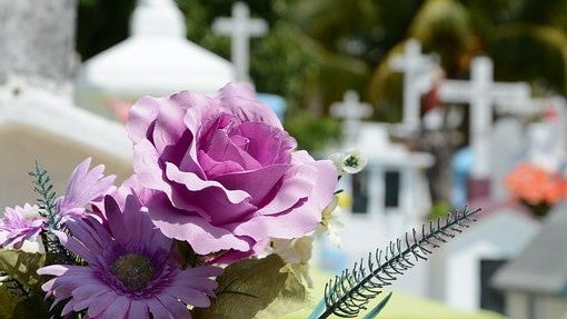 1.166 euros por trabajar 35 días de sepulturero en Encinasola