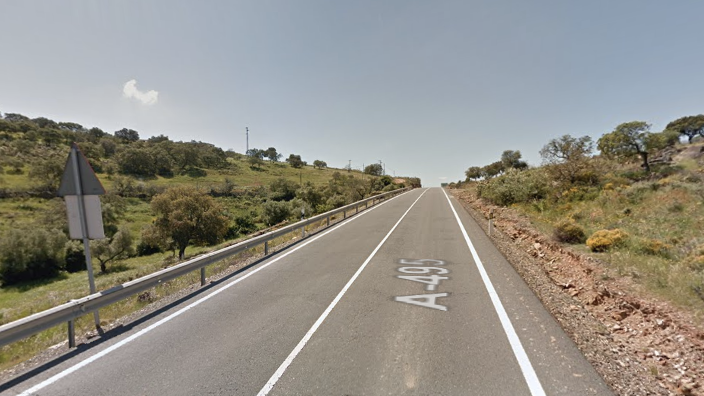 Fallece una mujer al salirse su coche de la calzada y caer por un terraplén