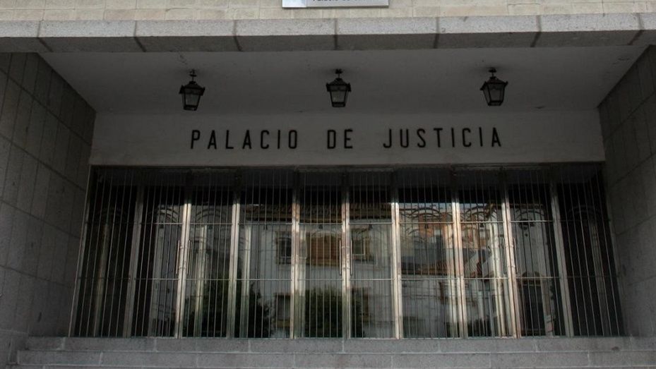 Las defensas insisten en la absolución de los tres acusados de vender a una menor