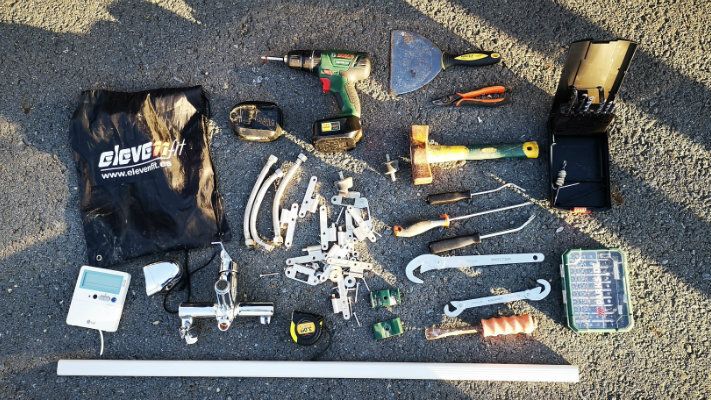 Pillan 'in fraganti' a varios ladrones robando mobiliario de unas viviendas todavía no habitadas en Costa Esuri