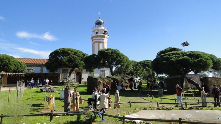 Un gran desfile de personajes y figurantes inaugura el Belén Viviente de Mazagón