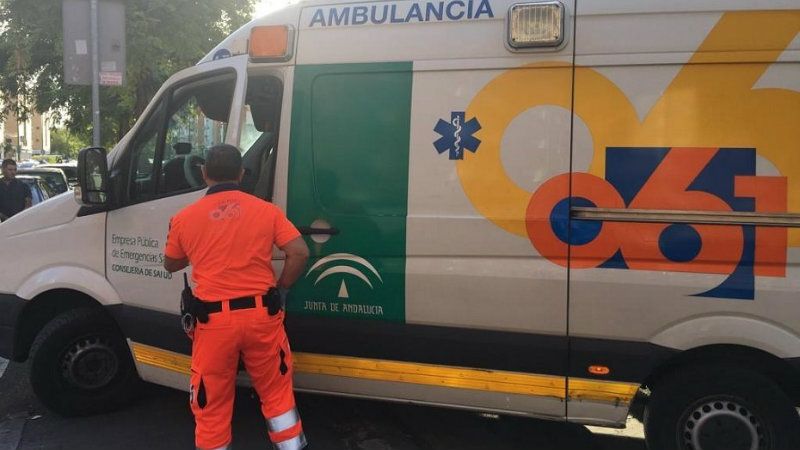 Trasladan al Infanta Elena a tres heridos en una colisión frontal entre dos turismos en Villarrasa
