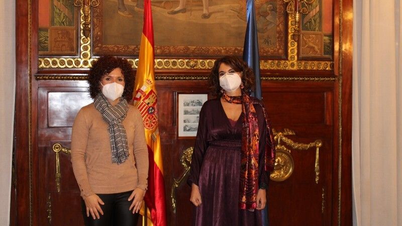 La presidenta de la Diputación y la ministra de Hacienda buscan fórmulas para los ayuntamientos con dificultades financieras