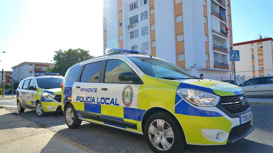 Desalojan y denuncian a un bar de Ayamonte por no cerrar a las seis tras un chivatazo vecinal