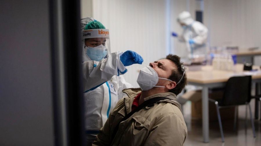 Hospitalizados nueve de los 18 nuevos contagios de Covid-19 en Huelva