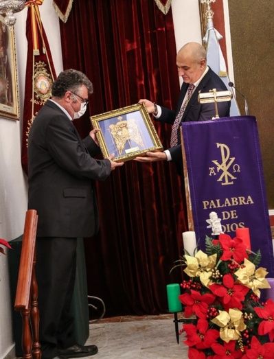 Emigrantes rinde homenaje a Inocencio Forcén en la toma de posesión del nuevo presidente y miembros de la junta de gobierno