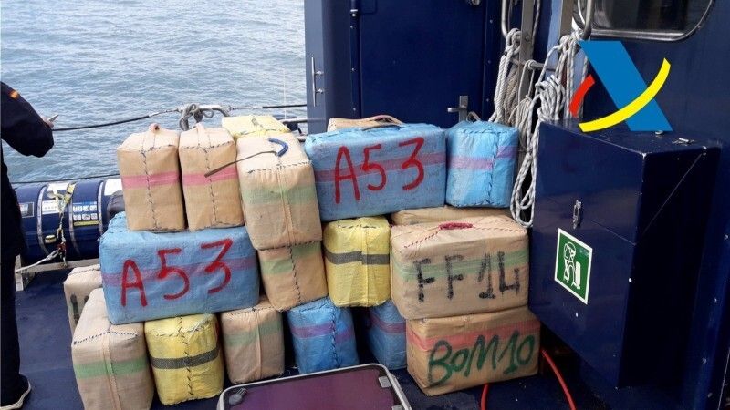 La Guardia Civil detiene a diez personas y se incauta de 800 kilos de hachís en una operación en la ría Carreras de Isla Cristina