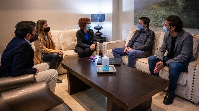 María Eugenia Limón se reúne con la nueva directiva de AJE-Huelva