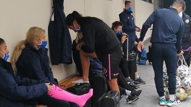 La entrenadora del Sporting Huelva se queja del trato del Rayo con los vestuarios y los balones sin inflar