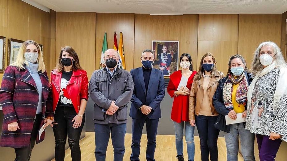 El Ayuntamiento de Isla Cristina entrega los premios del Concurso de Fachadas Navideñas