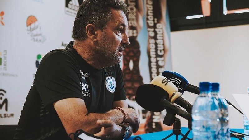 El Marino viaja a Huelva sólo con 17 jugadores y su técnico indica que quieren ser 'protagonistas con el balón'