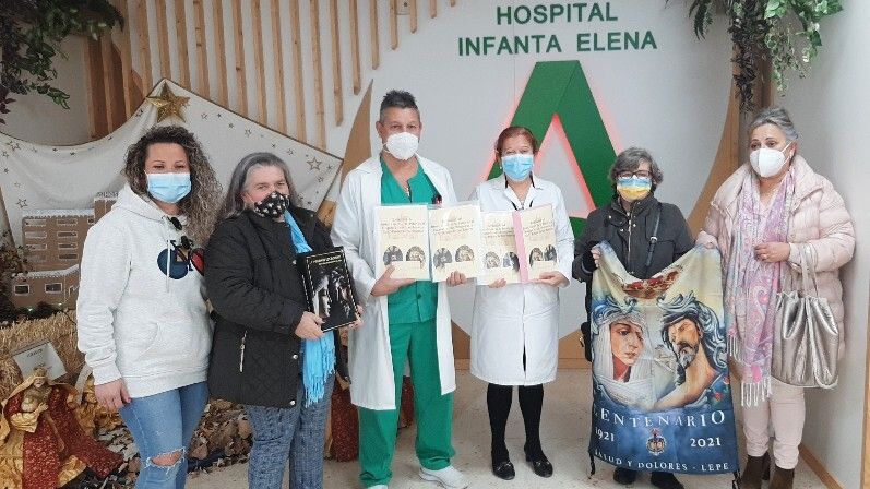 Niños de Lepe felicitan la Navidad con mensajes y dibujos a los profesionales y pacientes ingresados en el Hospital Infanta Elena