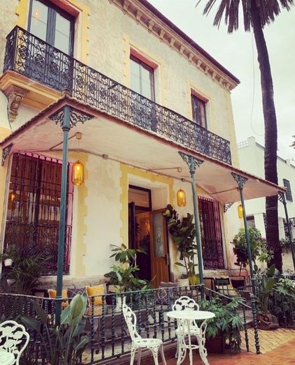 El runrún: Reabre como cafetería un emblemático edificio