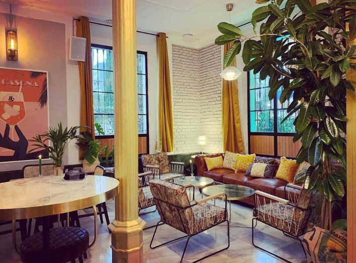 El runrún: Reabre como cafetería un emblemático edificio
