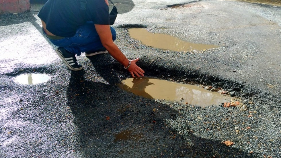 Baches que ni en el Dakar para circular por Huerto Paco