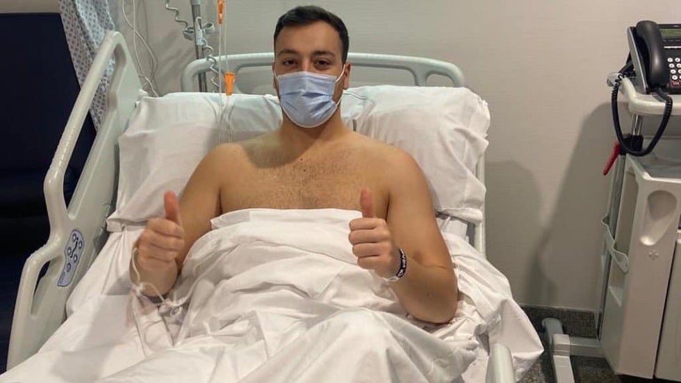 El jugador lepero Carlos González, operado con éxito