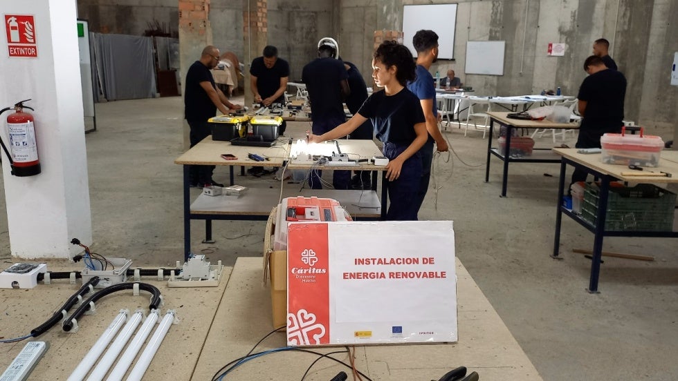 Cáritas Diocesana de Huelva forma a 12 personas en energías renovables