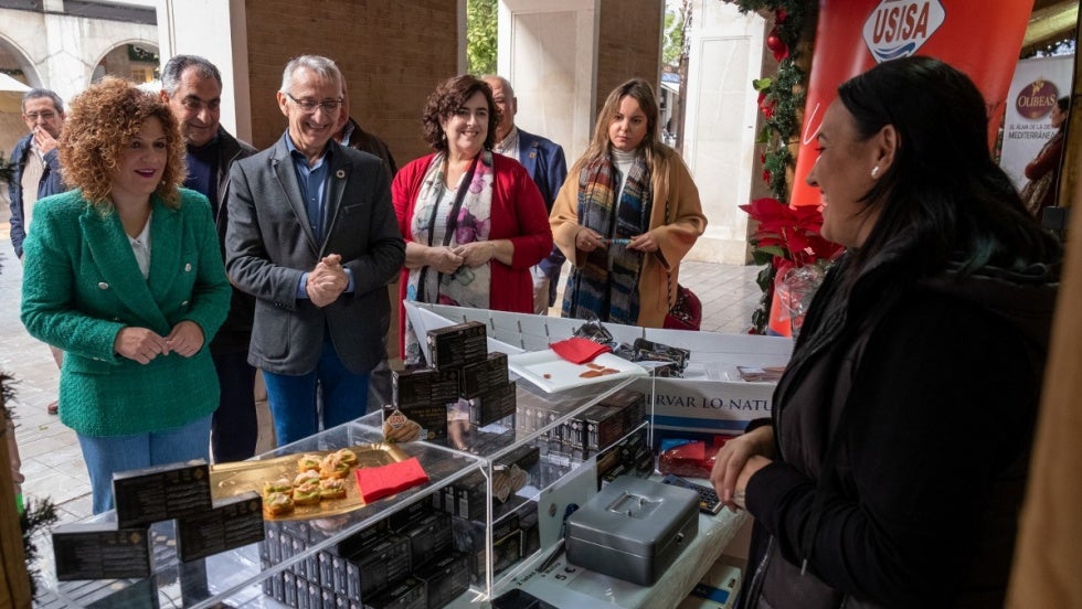La XII Muestra de Aceite, conservas y quesos de la provincia, la mejor antesala gastronómica de la Navidad onubense