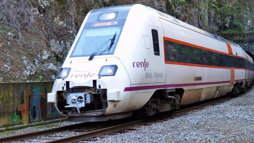  Se reabre la línea Huelva-Zafra tras ser afectada por un derrumbe de tierra