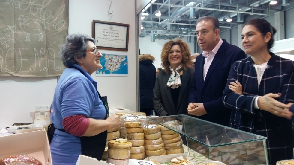 El XX Mercado del Queso Artesano de Aracena reúne lo mejor del sector