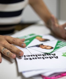 Imagen secundaria 2 - Tanto ella misma como la candidatura al completo de Adelante Andalucía proponen y trabajan «siempre desde la humildad, no desde el privilegio», según afirma Ángela González en su entrevista con huelva24.com