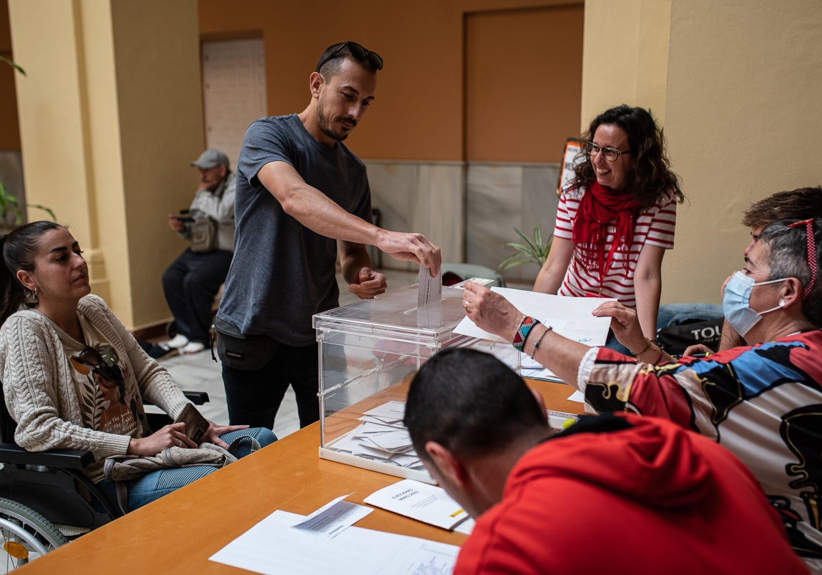 Los onubenses han acudido este domingo a su cita con las urnas