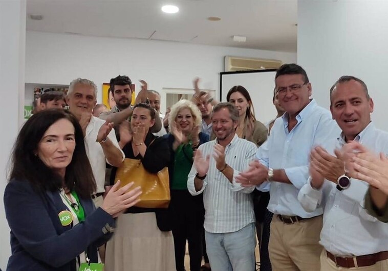 Integrantes de la candidatura de Vox Huelva en la noche electoral