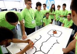 Robótica, domótica y una misión en Marte en el campus tecnológico de la UHU para niños
