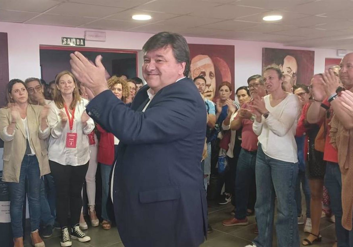 Gabriel Cruz, en su llegada a la sede del PSOE el pasado 28M