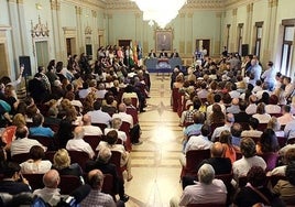Toma de posesión del nuevo Gobierno municipal de Huelva: ¿en qué consiste el pleno de investidura?