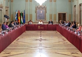 Baluffo acusa a Pilar Miranda de «comprar» a los dos ediles de Vox en un pacto de legislatura