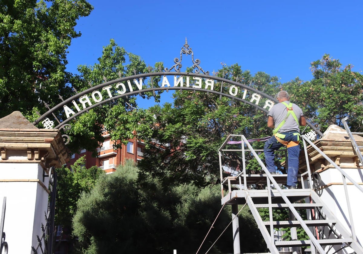 Trabajos en la puerta principal del Barrio Obrero