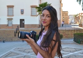 Elena Márquez, influencer de Huelva con más de 42.000 seguidores: «La fotografía me salvó en mi peor momento»