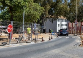 El lunes arrancarán tres semanas con retenciones de tráfico en la avenida Manuel Siurot y estos son los itinerarios alternativos y las paradas de autobús