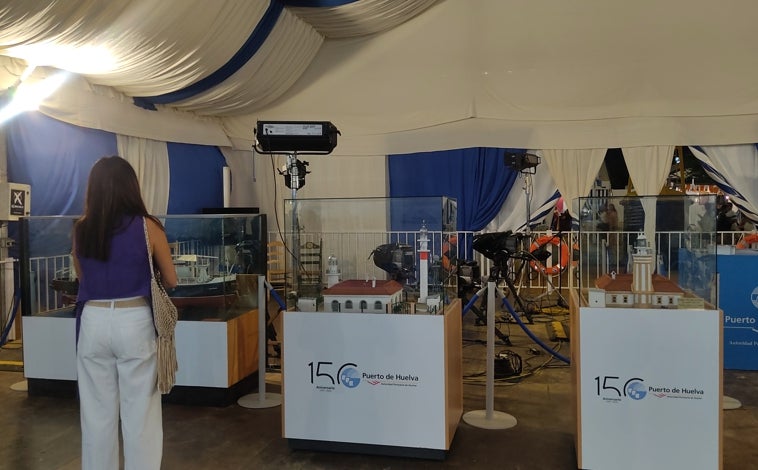 Imagen principal - ¿Qué se puede ver en la exposición de las Colombinas 2023? Un espacio dedicado a los Puertos de Andalucía