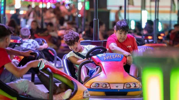 Niños disfrutan de los cacharritos en Colombinas