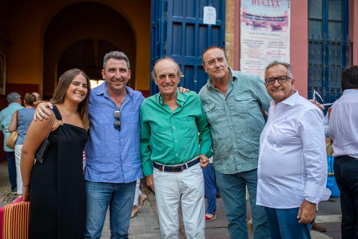 Pedro Rodríguez, junto al delegado de Agricultura, Alvaro Burgos, y los periodistas Antonio Jimenez y Roberto Gómez