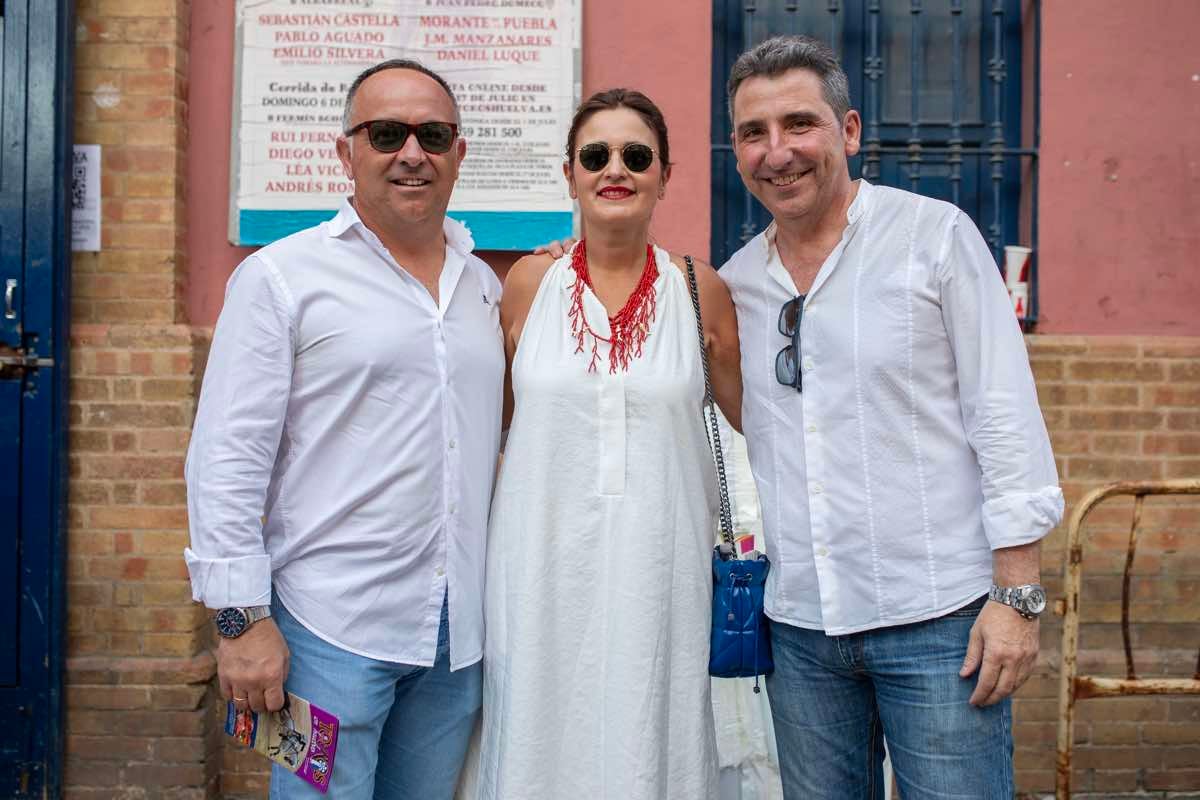 Antonio Lara, la diputada Carmen Díaz Soriano y Álvaro Burgos