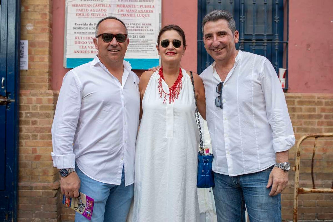 Antonio Lara, la diputada Carmen Díaz Soriano y Álvaro Burgos