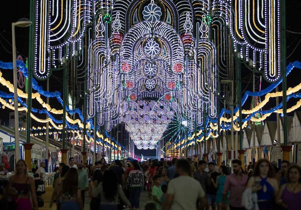 Una de las calles de casetas en las Fiestas Colombinas 2023