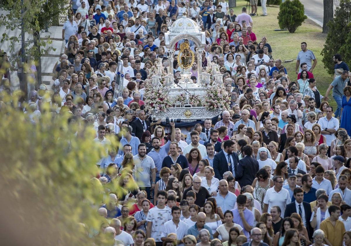 La Virgen de la Cinta, arropada por sus fieles