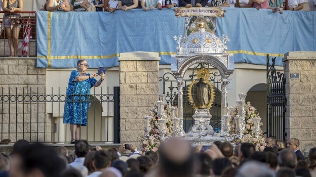 La Virgen de la Cinta, a las puertas del asilo