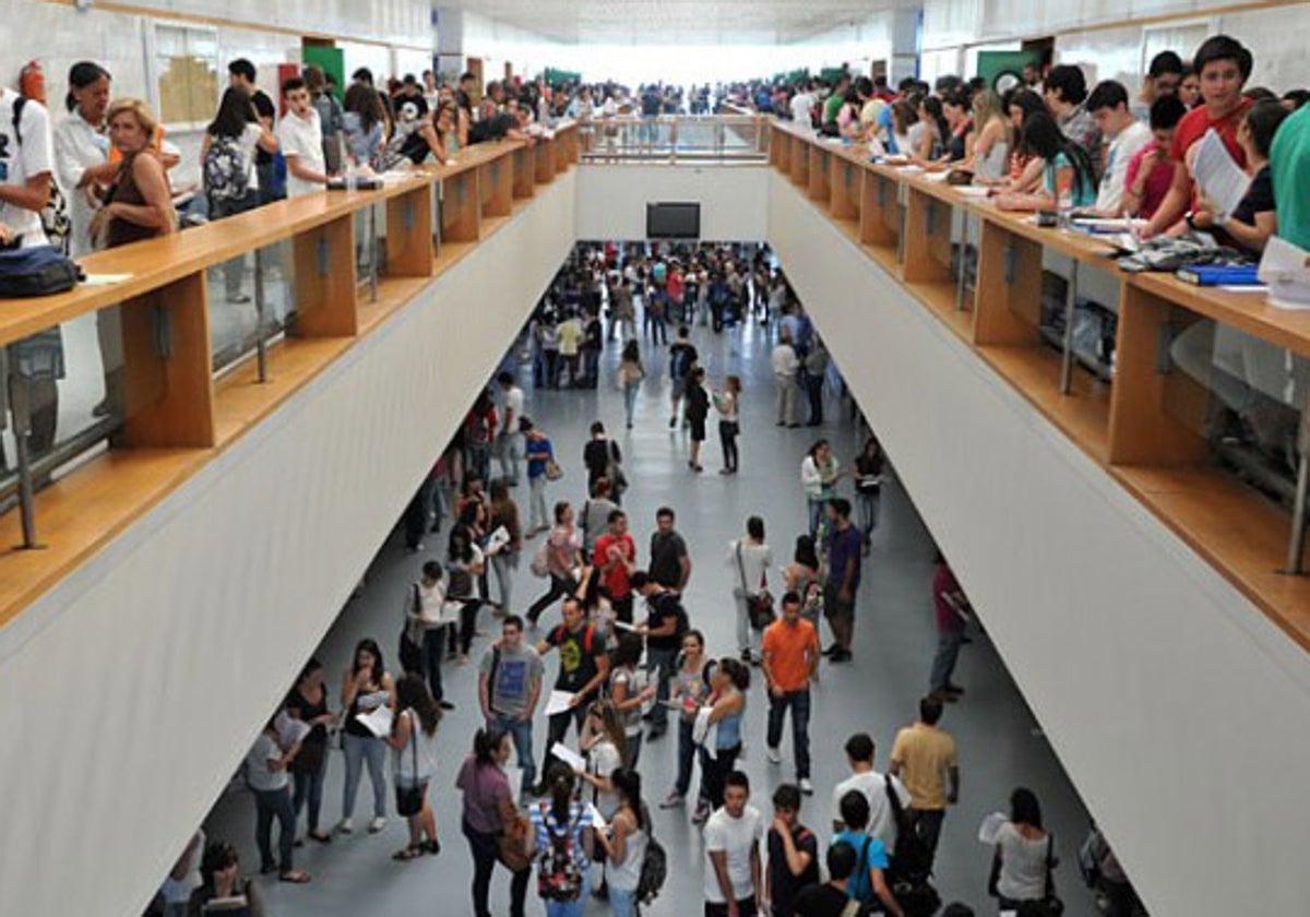 Alumnado de la Universidad de Huelva durante una jornada lectiva