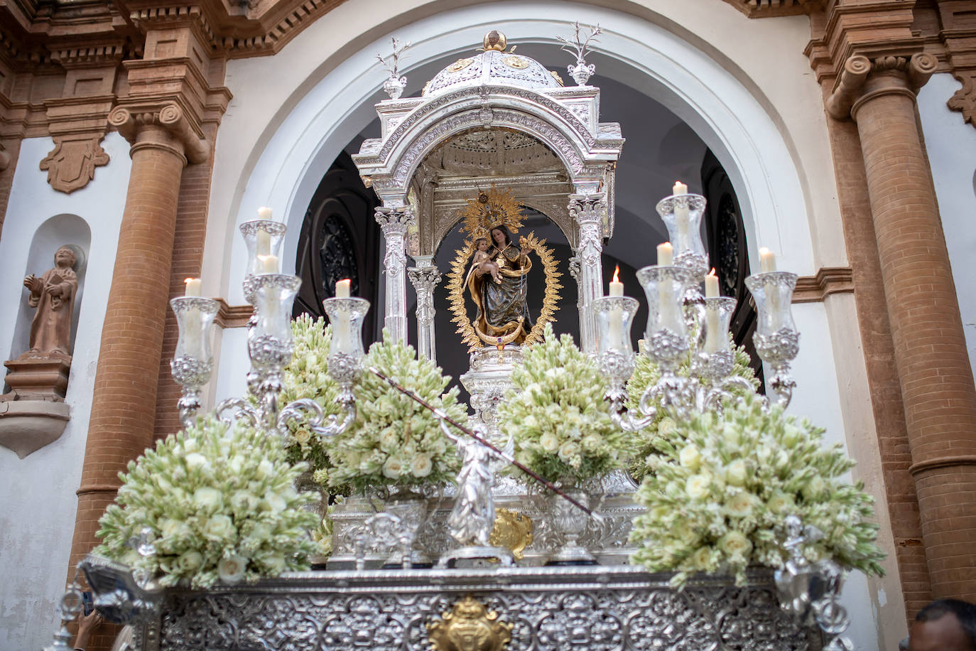La inédita procesión de la Virgen de la Cinta por el centro de Huelva