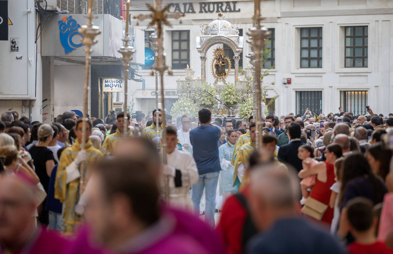 La inédita procesión de la Virgen de la Cinta por el centro de Huelva